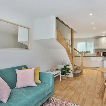 1br Gem In Great Location With Parking Apartment *